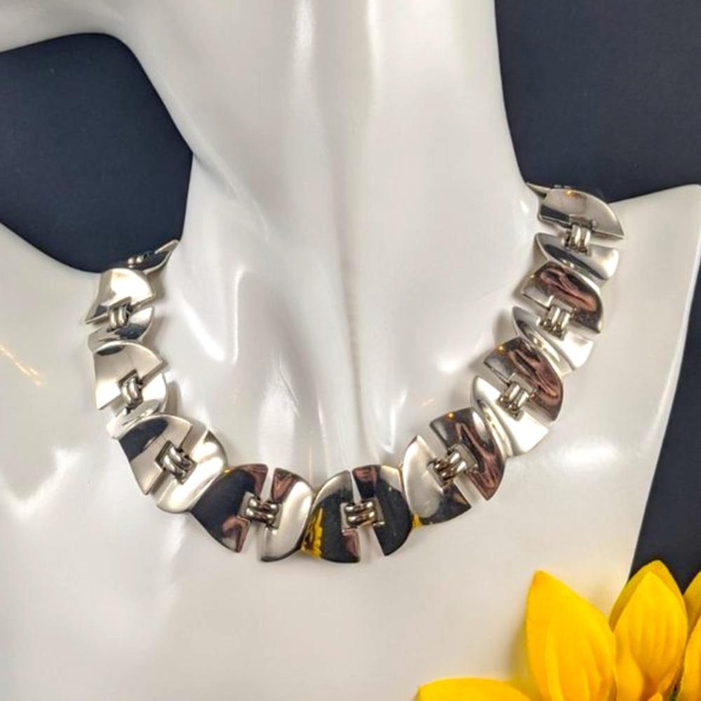 Vintage Womens Silver Tone Choker Fashion Necklace